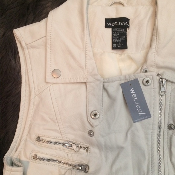 SOLD Wet seal white faux leather vest - Picture 2 of 5