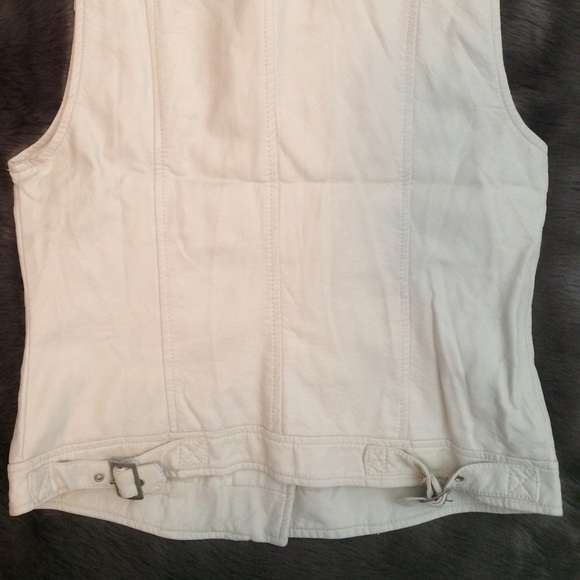 SOLD Wet seal white faux leather vest - Picture 4 of 5