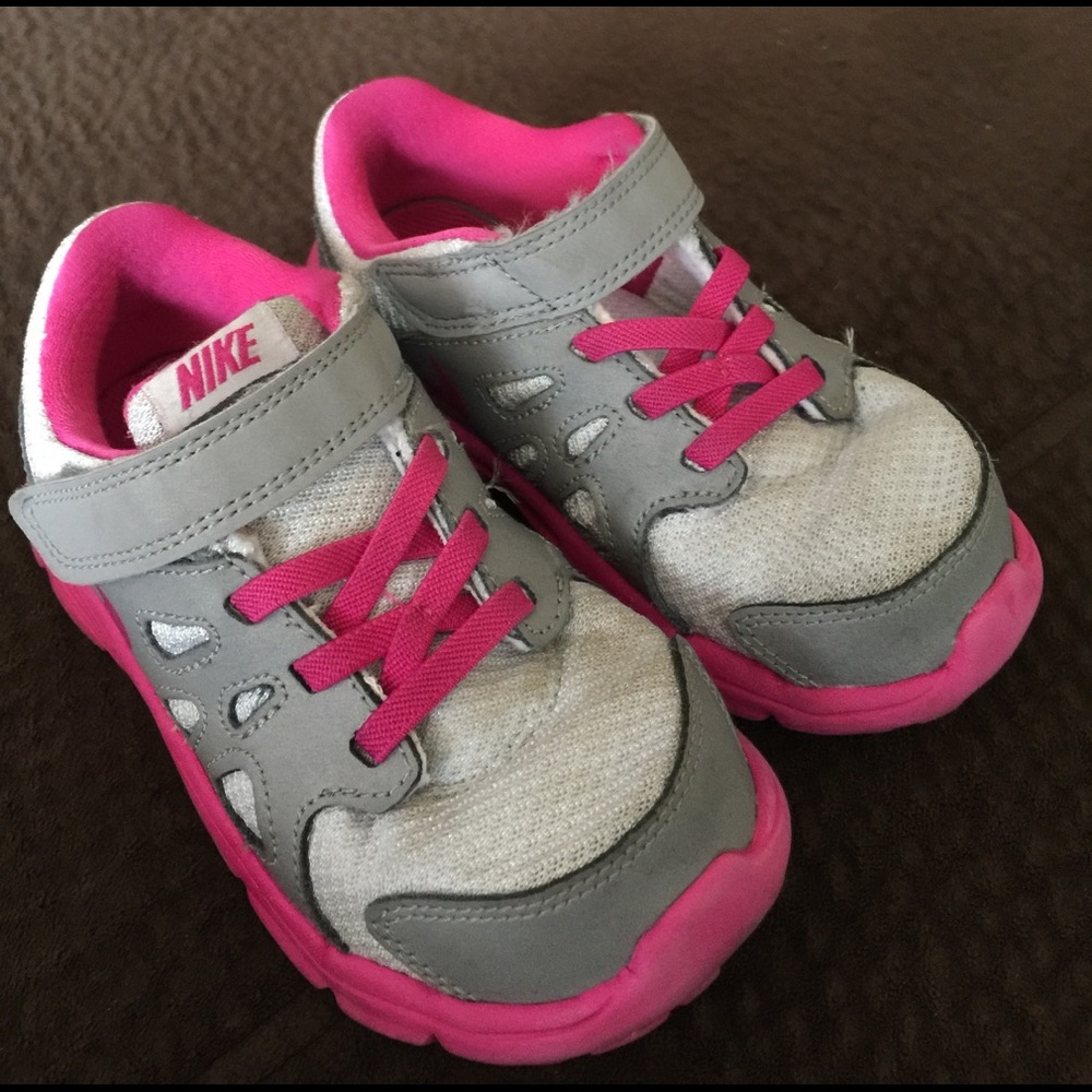 Pink/Grey Nike Girls shoe