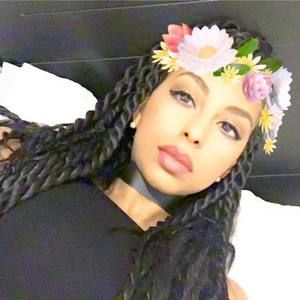 Meet your Posher, Eva