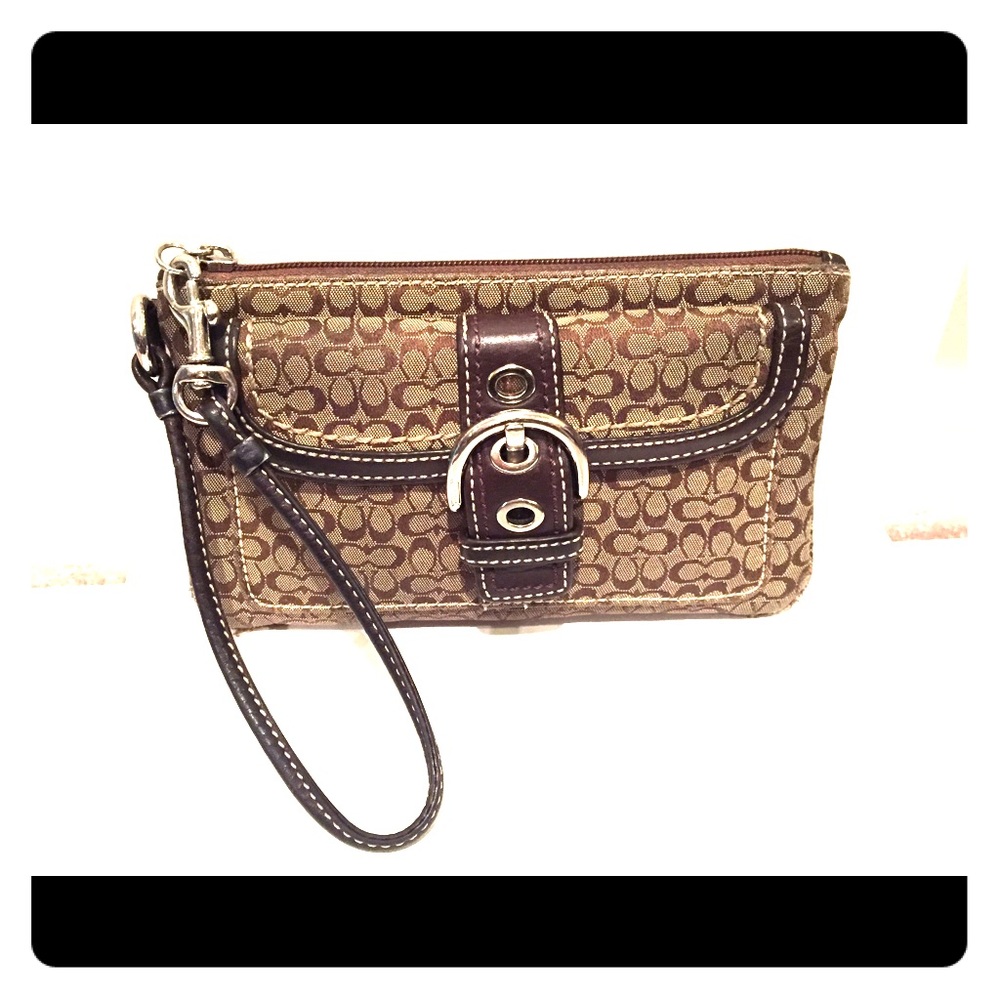 30% OFF 2+ items, free gift😘Coach wallet/wristlet
