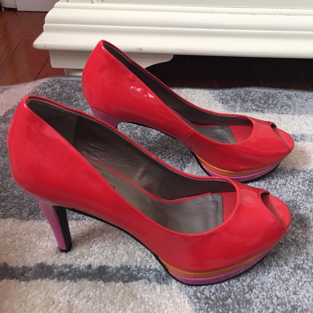Moda HOT RED HEELS