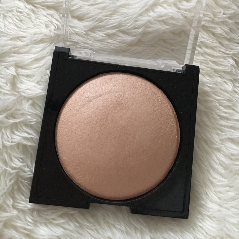 Face & Body Highlighter - Picture 2 of 2
