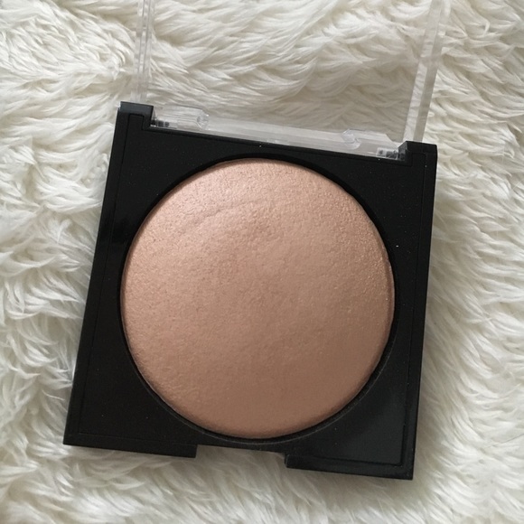 Face & Body Highlighter - Picture 2 of 2