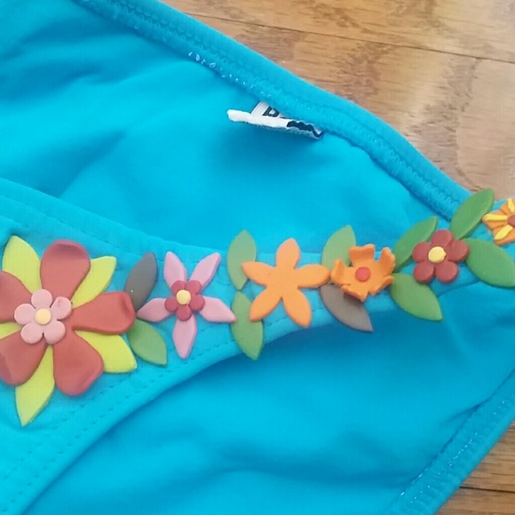 Rosa Cha Brazilian Bikini - Picture 2 of 3