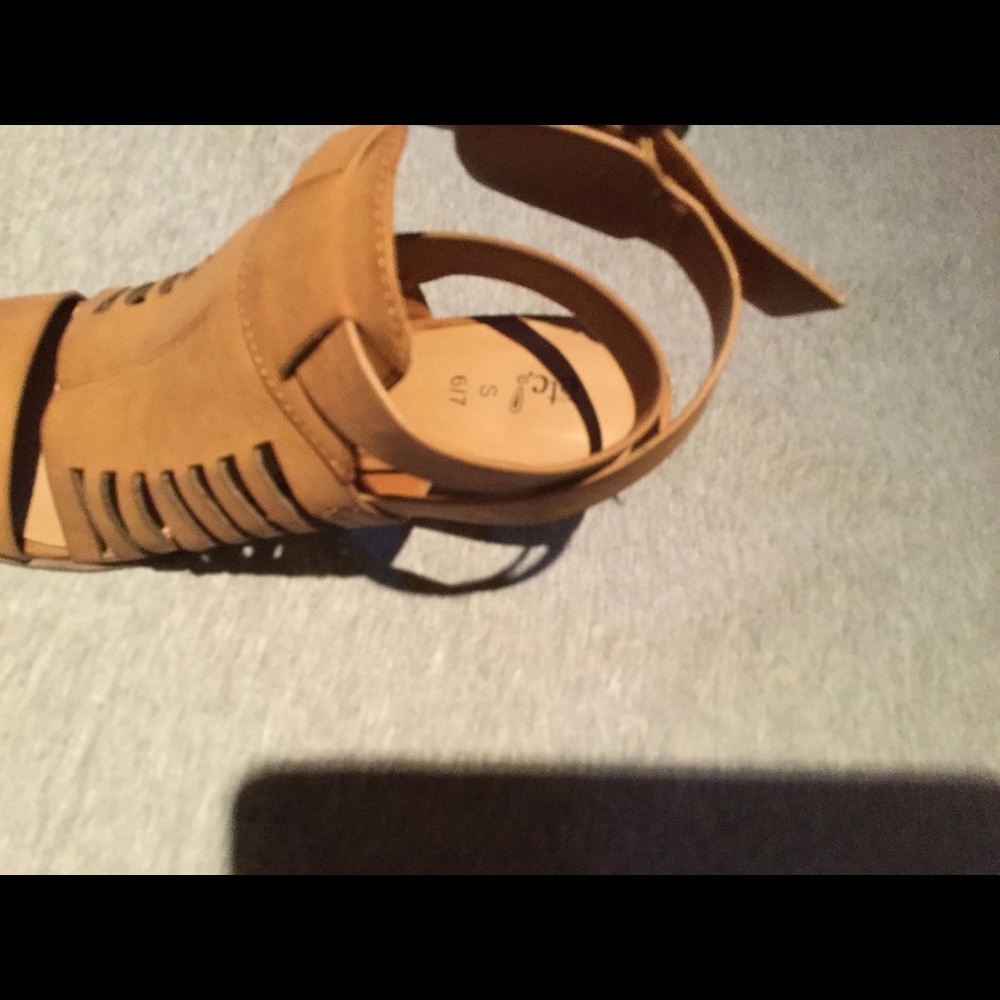Brown opened toe chunky heals size 6/7 from etc