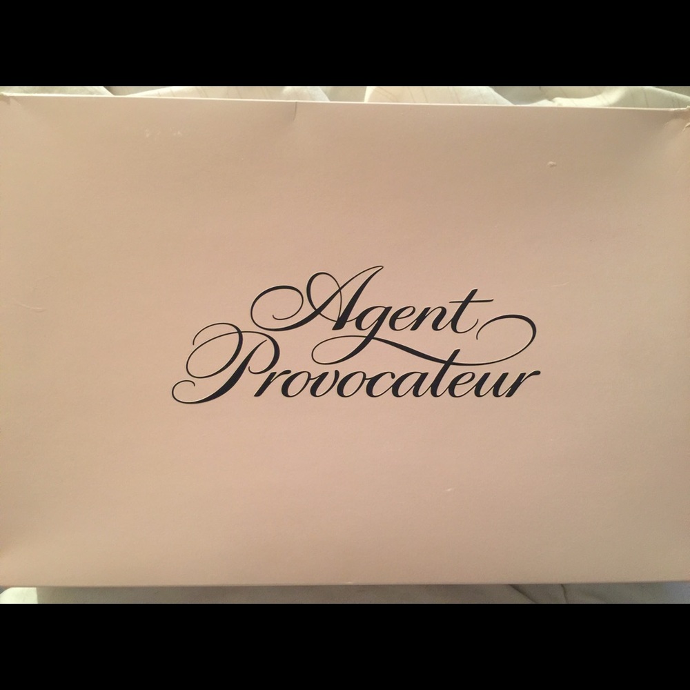 ⭐️SOLD⭐️ AGENT PROVOCATEUR DIDI BRA & PANTY SET - Picture 6 of 8