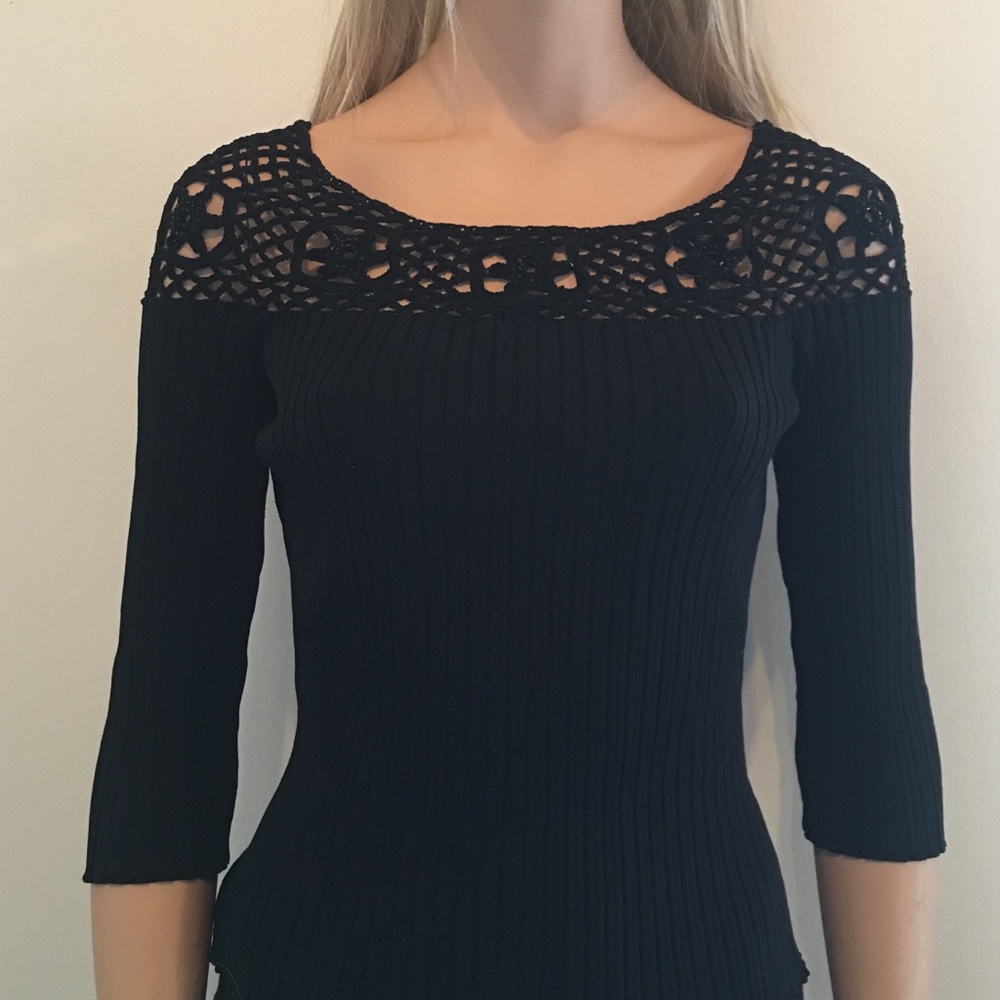 Pretty Blk Ribbed Sweater With Crochet Neckline