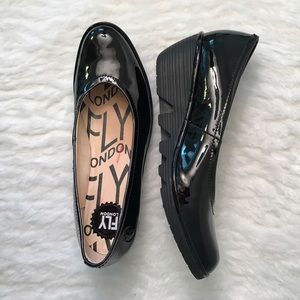 fly london mid wedge pump