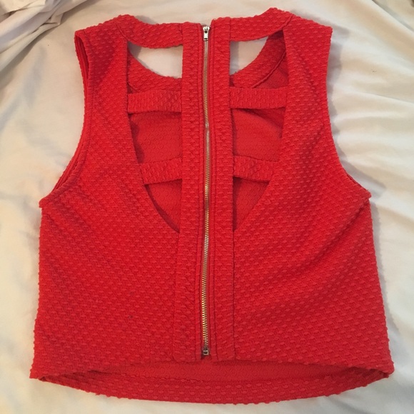 Zipped back cutout crop top - Picture 2 of 3