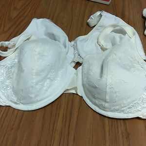 Set of 2 white bras size 42D