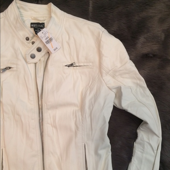 SOLD Women's Wet seal faux leather size L - Picture 3 of 5