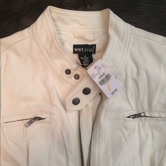 SOLD Women's Wet seal faux leather size L - Picture 4 of 5