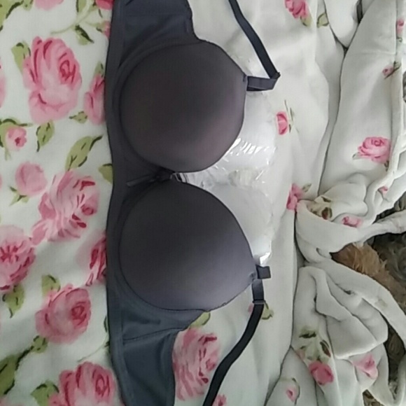 Bras - Picture 4 of 4