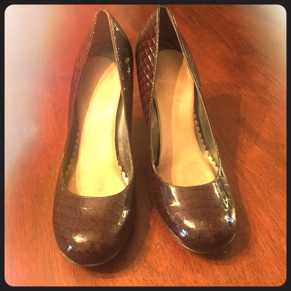 Adorable brown snake skin heels - Picture 1 of 3