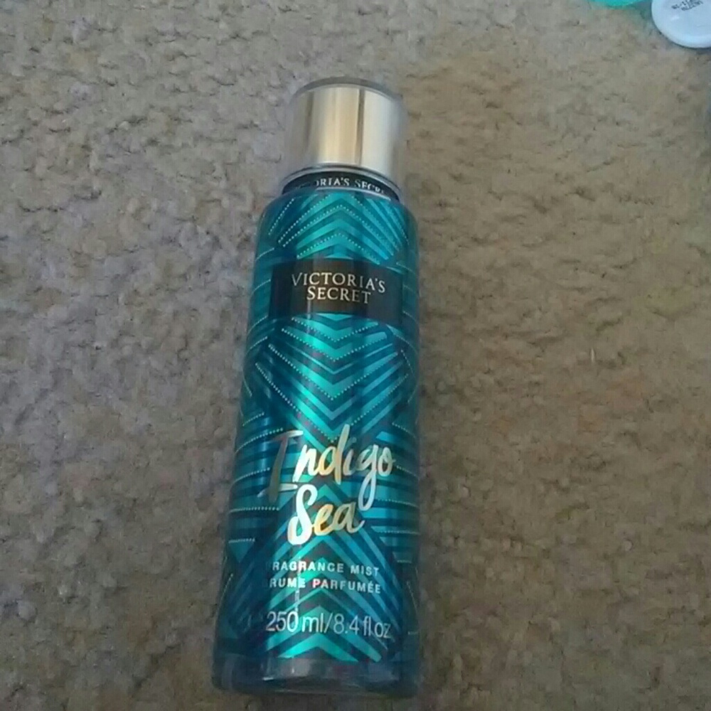Victoria's secret. Indigo rush body mist