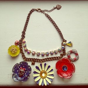 Necklace. Short