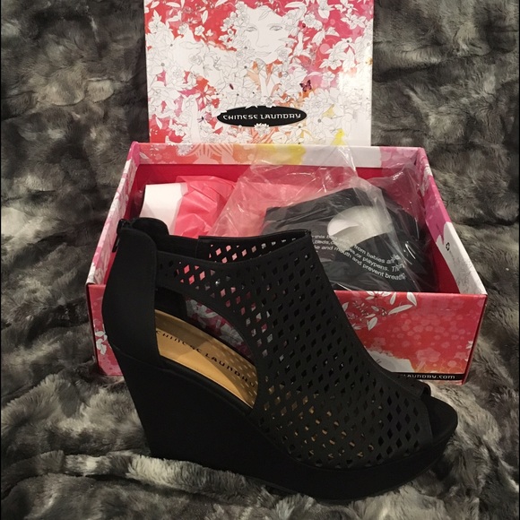 CHINESE LAUNDRY indie wedge heels - Picture 1 of 3