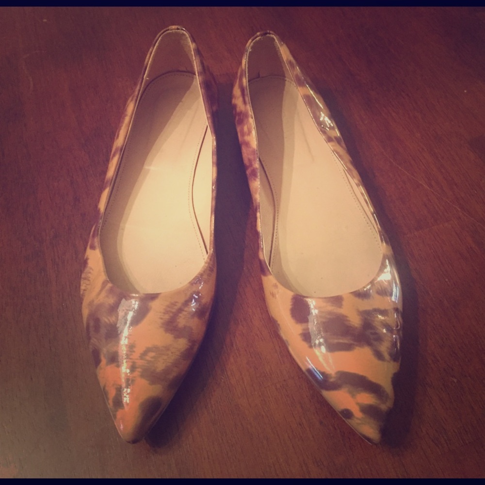 Gorgeous leopard flats