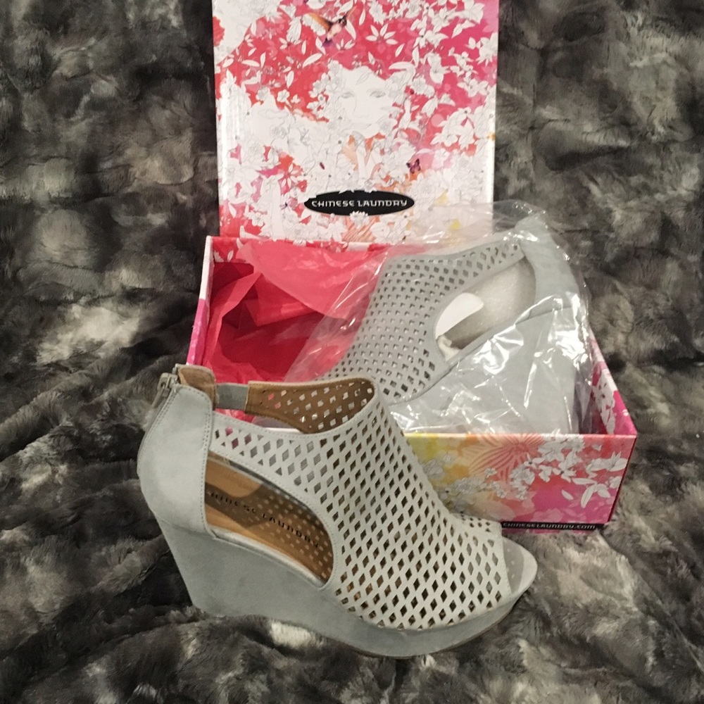 CHINESE LAUNDRY indie wedge heels