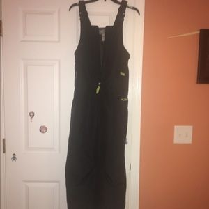 Boys size large snow pant/overalls. Like new.