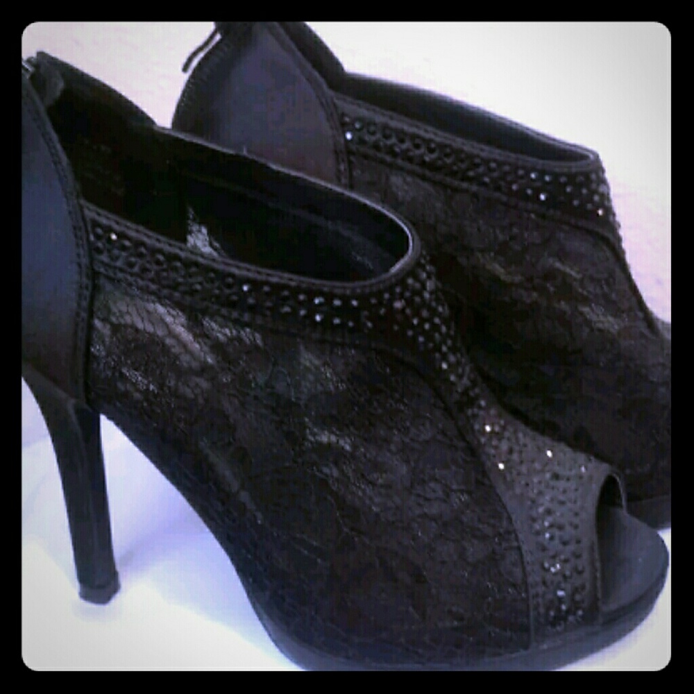 Dressing women shoes