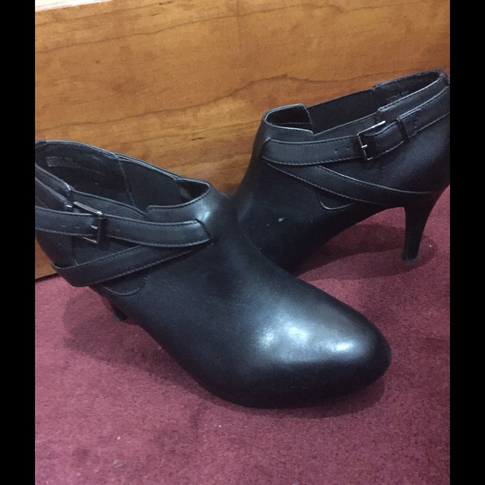 Women's shoe bootie