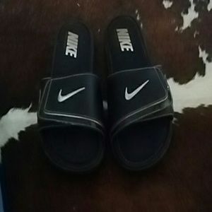 Men's size 8 Nike sandals