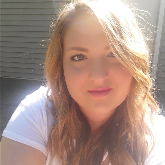 Meet your Posher, Allissa - Picture 1 of 1