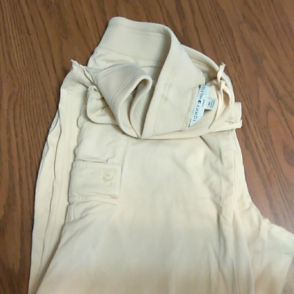 Woman's Tommy Hilfiger cargo capri stretch pants - Picture 2 of 2