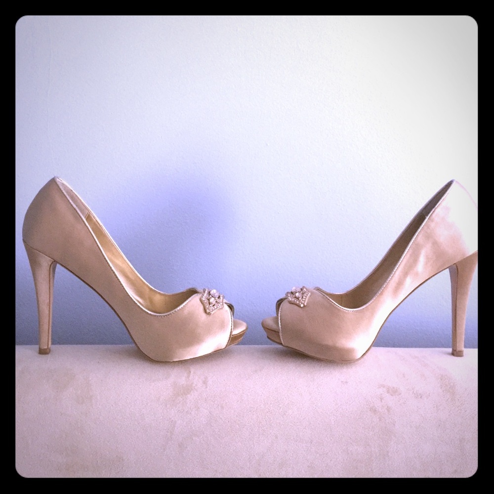 Never worn Gold peep toe Audrey Brooke Stilettos