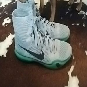 Mens 9.5 basket ball shoes