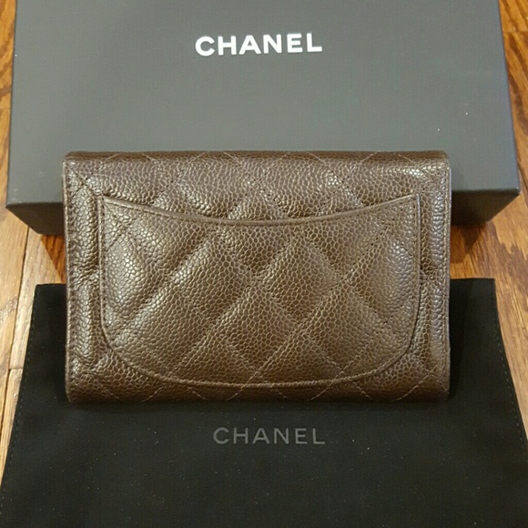 Chanel Classic Caviar Wallet - Picture 2 of 4