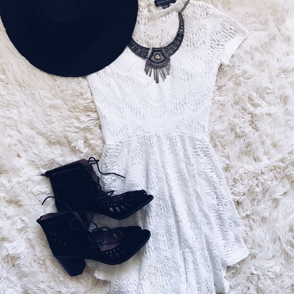 Kendall & Kyle White Lace Dress