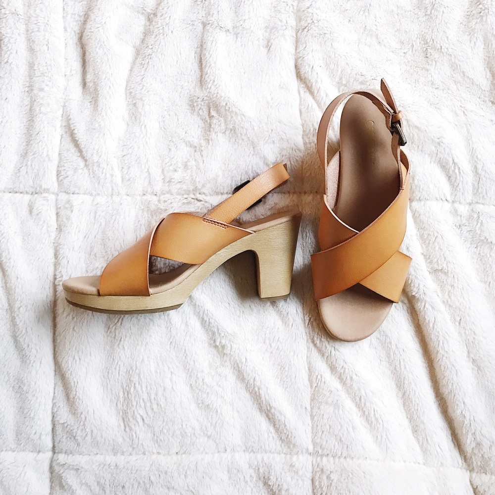 NWOT Old Navy chunky heels