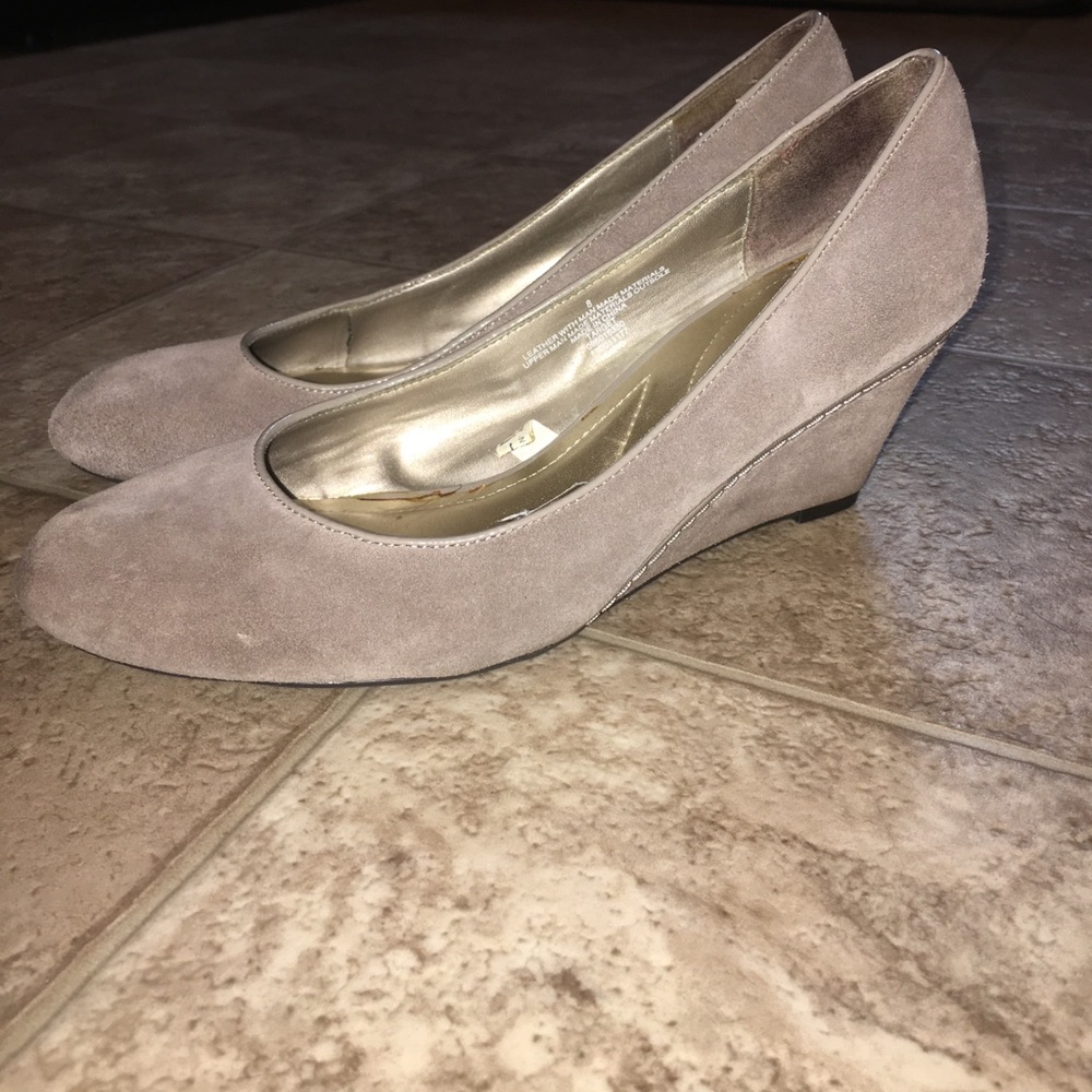 Nude Wedges