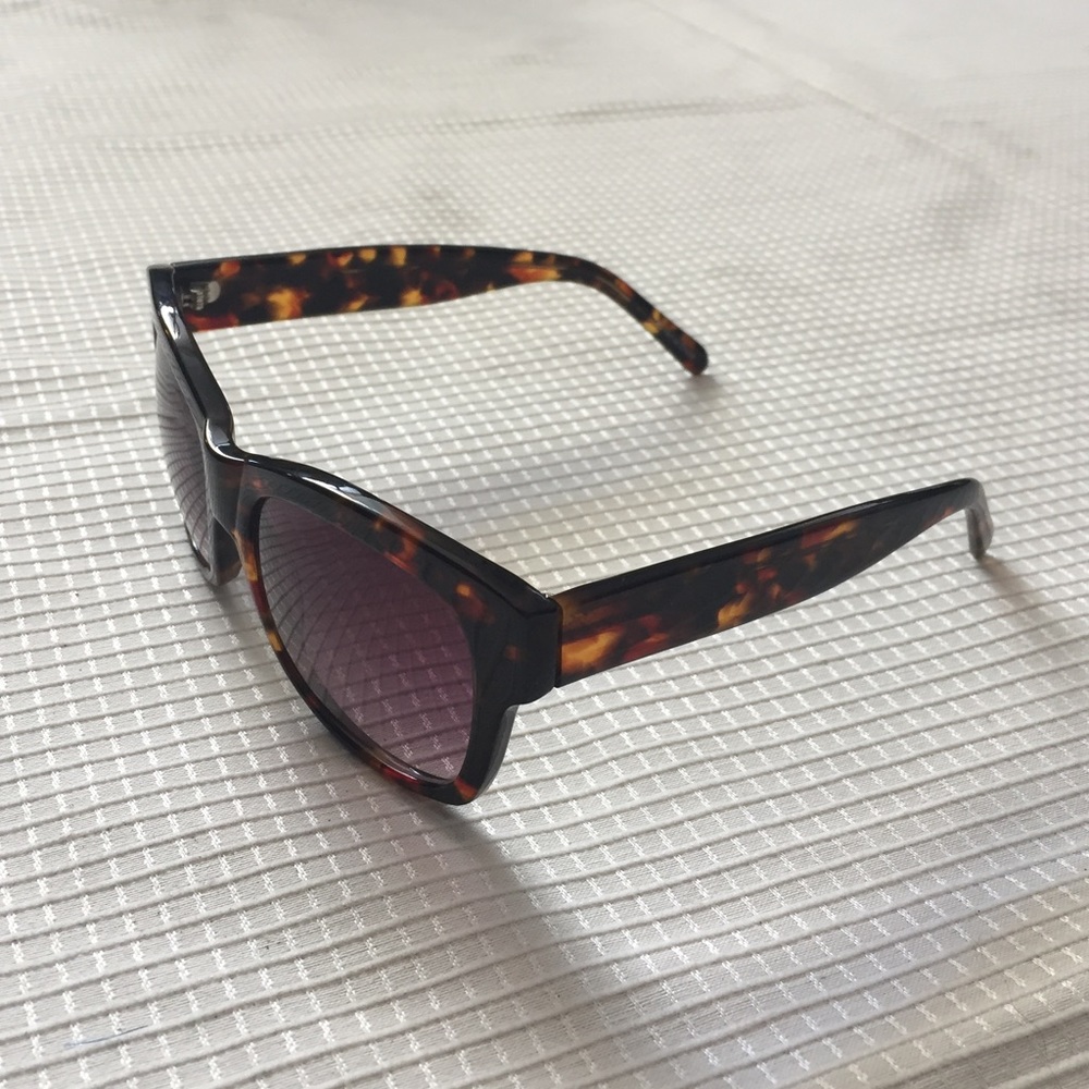 Tortoise shell stylish sunglasses - Picture 2 of 3