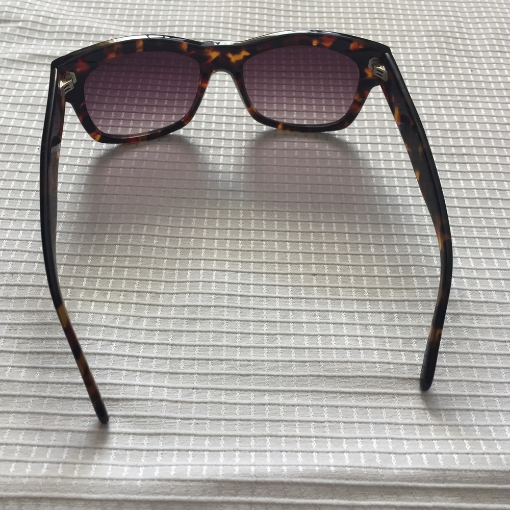 Tortoise shell stylish sunglasses - Picture 3 of 3