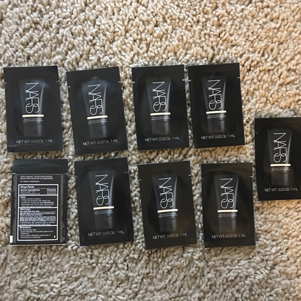 NARS St. Moritz pure radiant moistu. samples (9)
