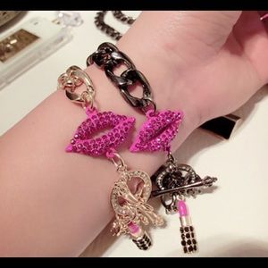Charm bracelet lips charm bracelet