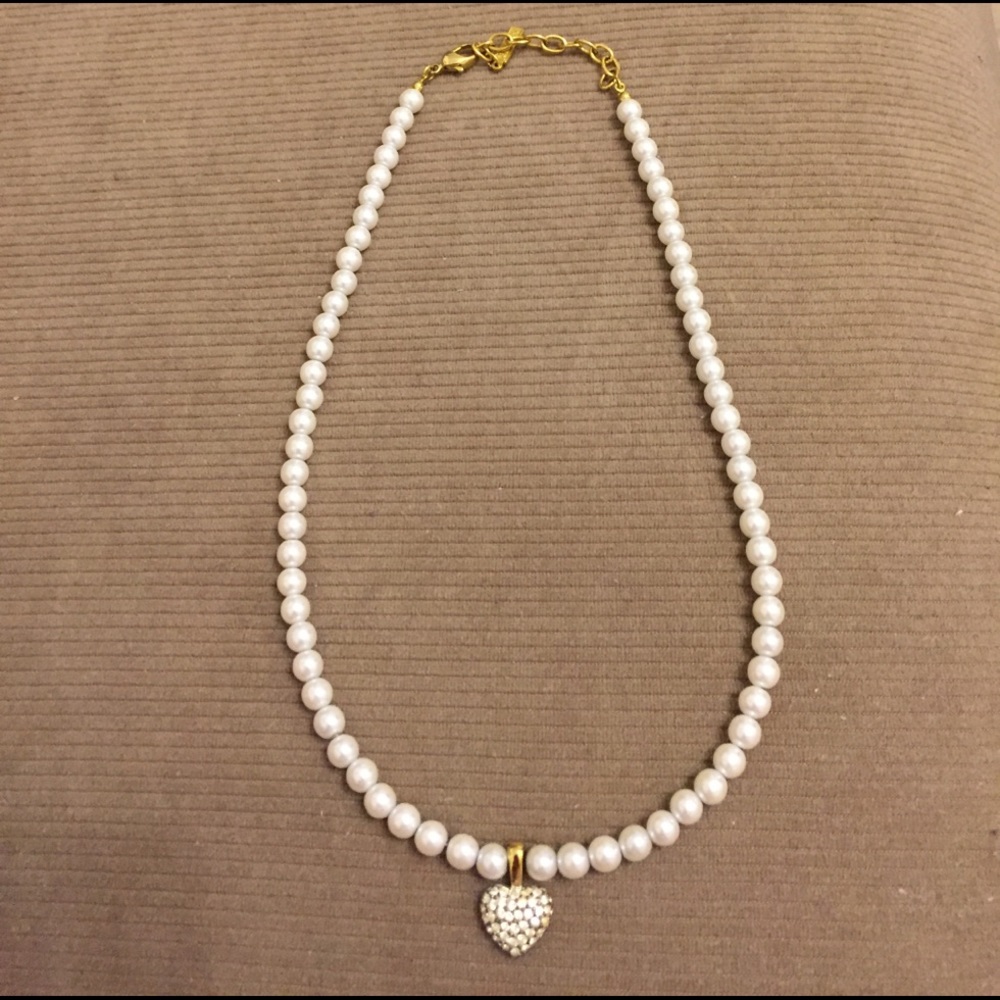 Pearl necklace with heart charm