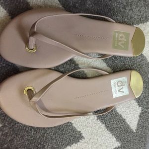 Dolce Vita flip flops 👣