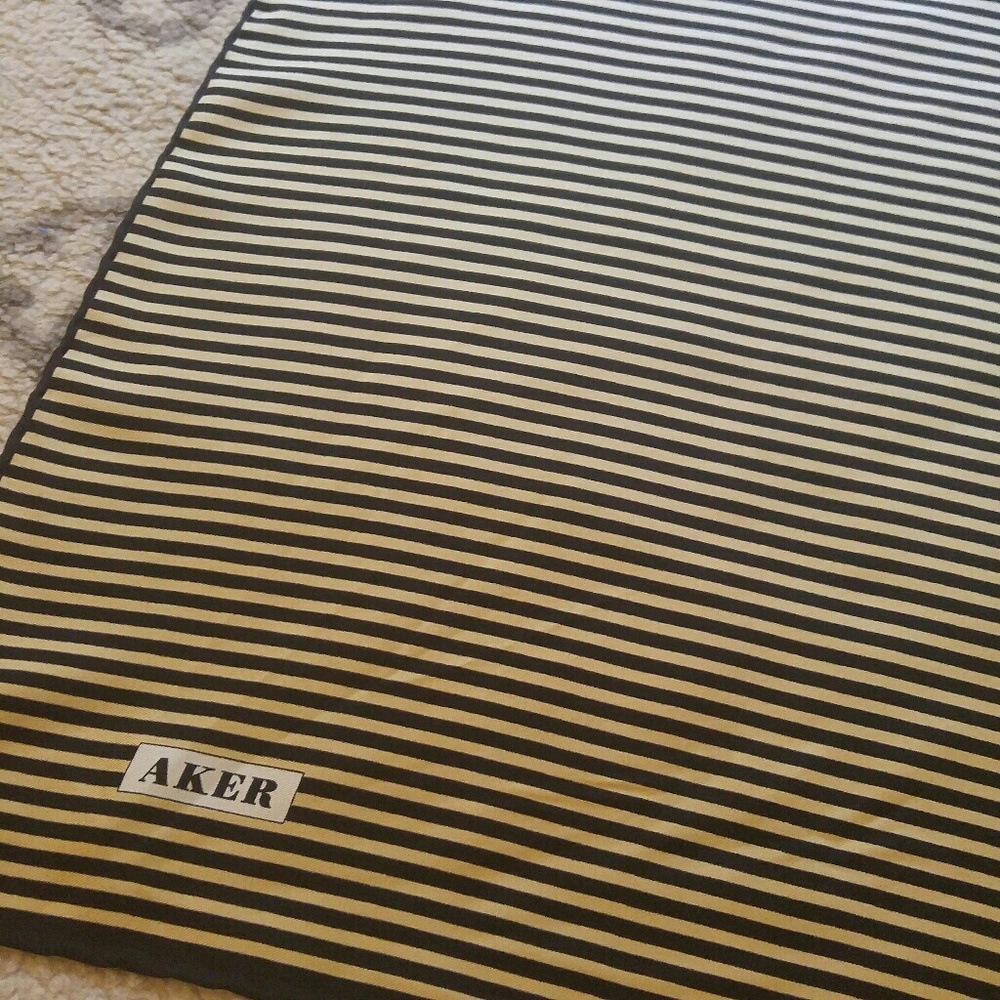 Twill silk scarf (100% silk)