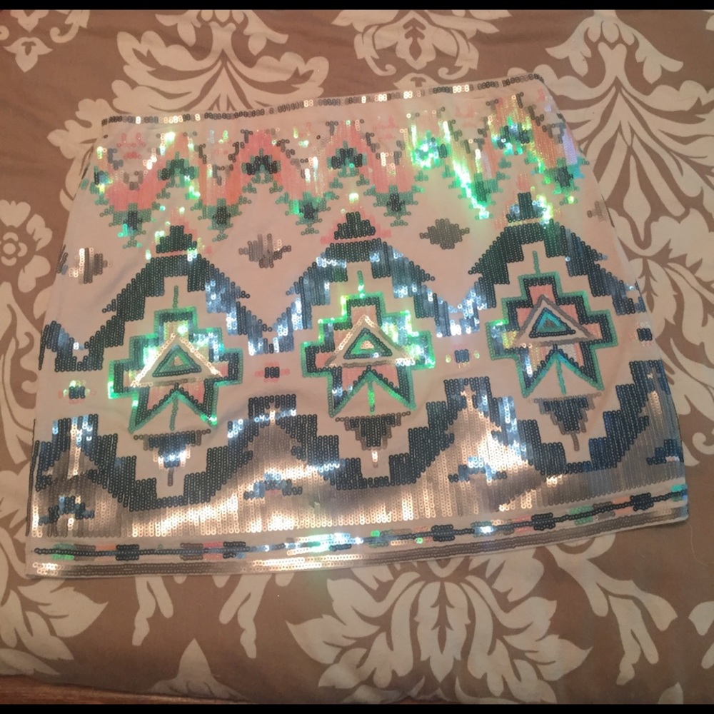 Gorgeous Express tribal mini skirt. Size medium.