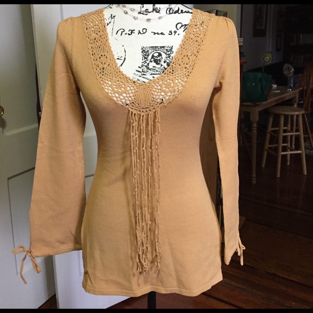 NWOT Bebe mustard top
