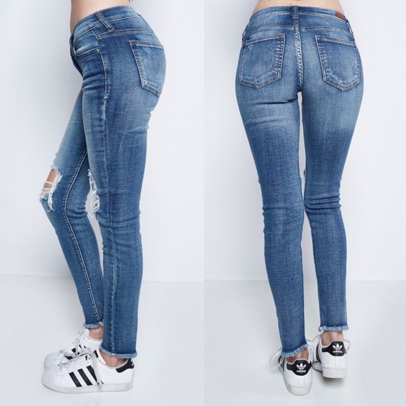 Bellanblue Jeans - 🚨LAST🚨SHILOH distressed skinny - MED DARK Bellanblue Jeans - 🚨LAST🚨SHILOH distressed skinny - MED DARK