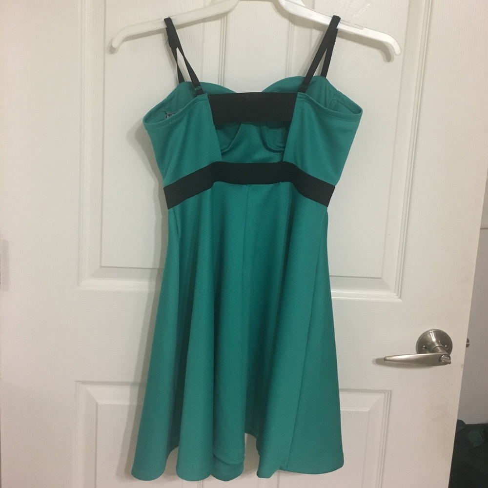 Super cute green dress! 👗 - Picture 6 of 6