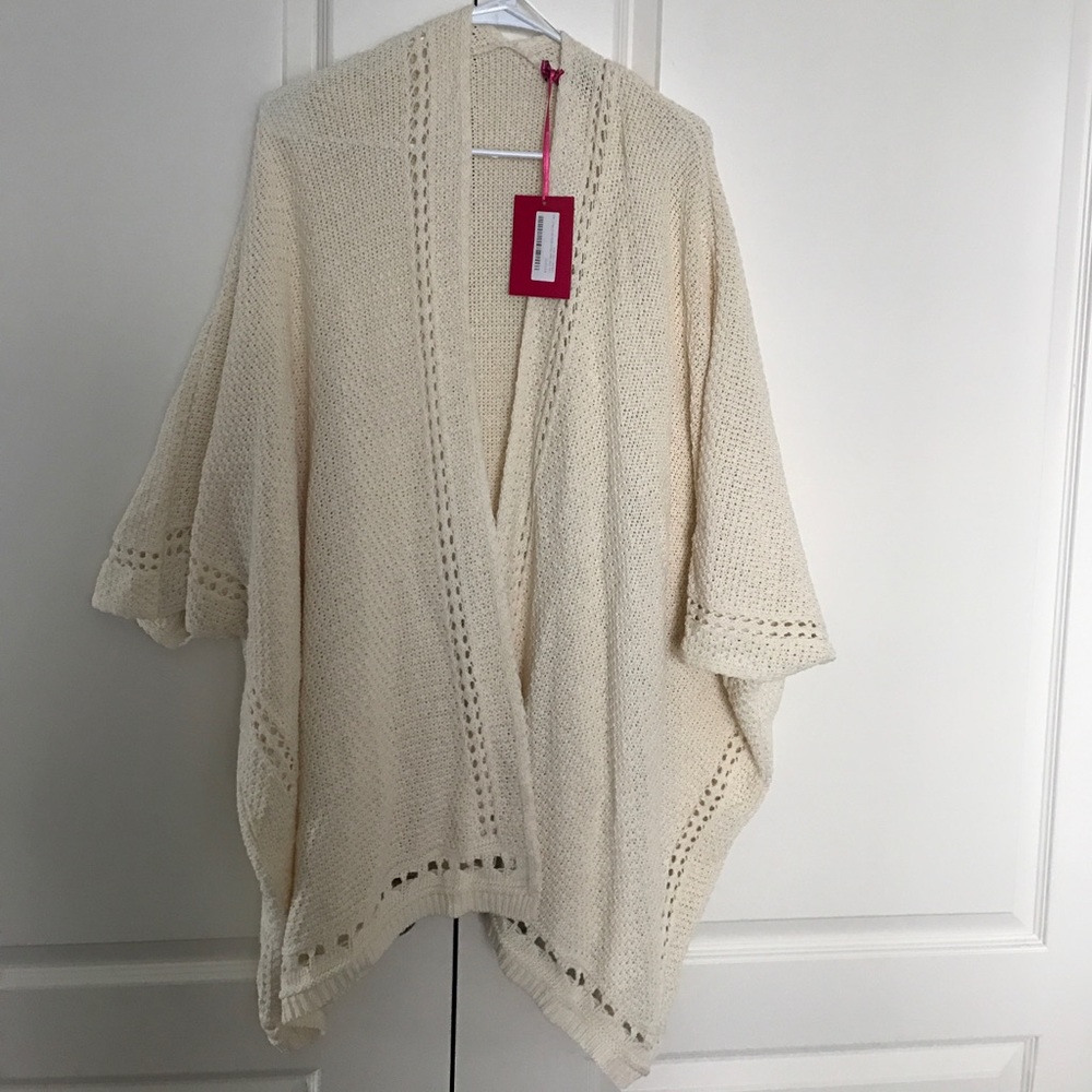 Boohoo NWT Stitch Boarder Knitted Cape