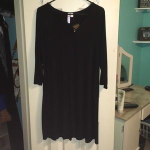 Black 3/4 sleeve dress