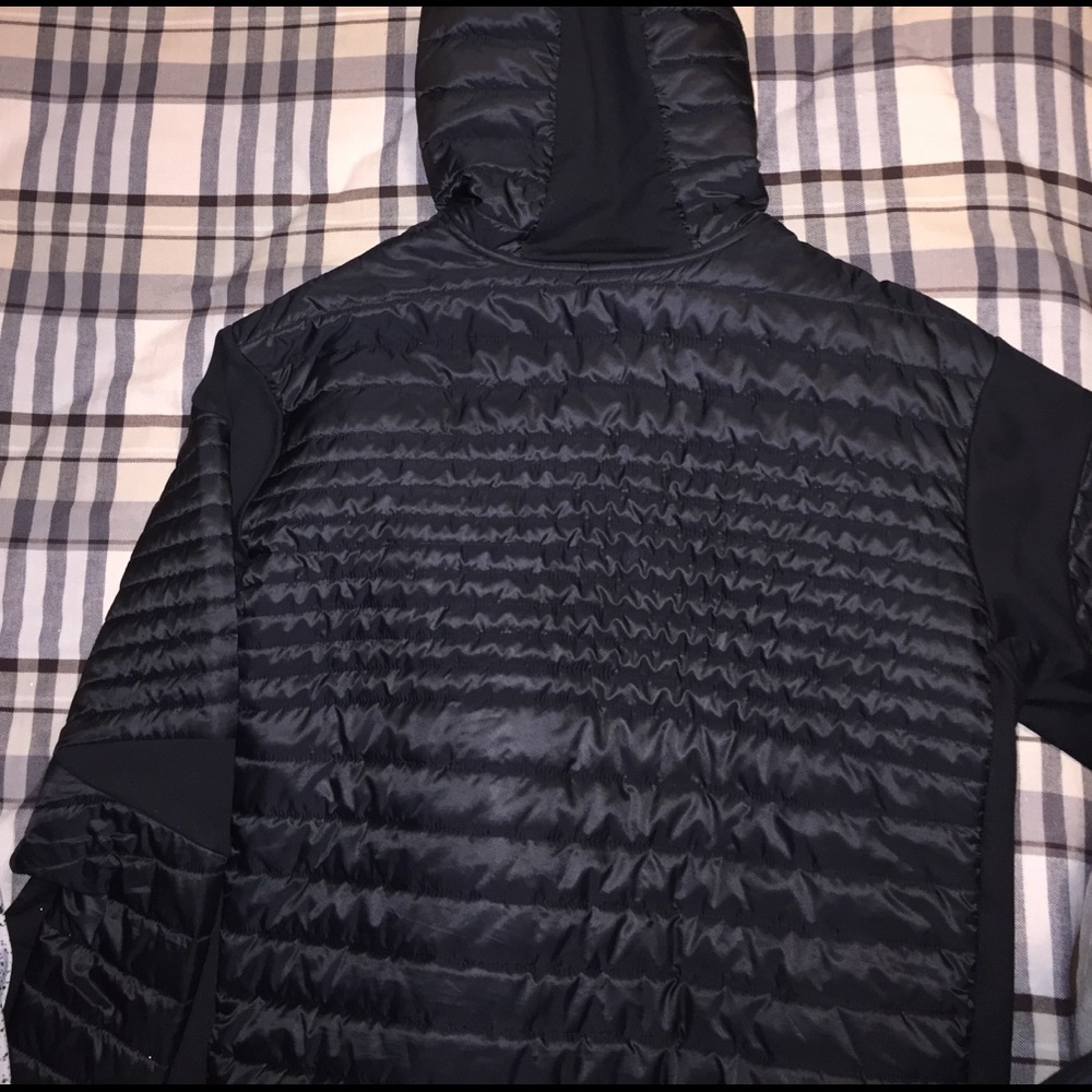Nike ThermaLoft Jacket - Picture 3 of 3